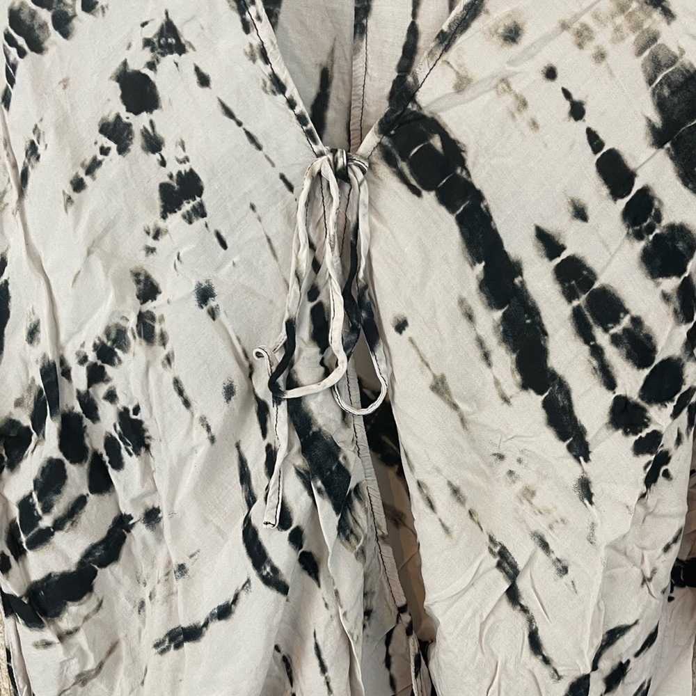 FOREVER 21 TIE DYE FAUX WRAP TOP BLACK & WHITE - Picture 2 of 7